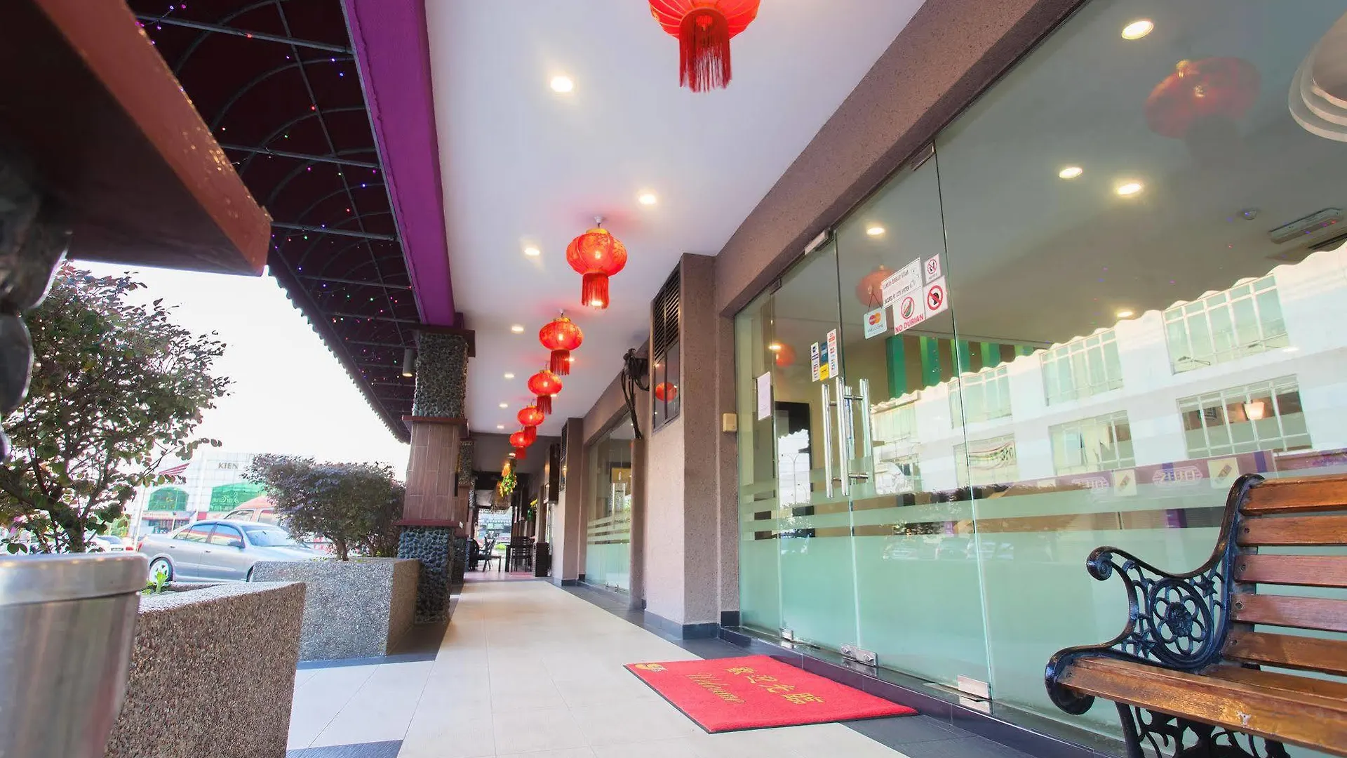 Lavender Inn Nusa Bestari Hotel